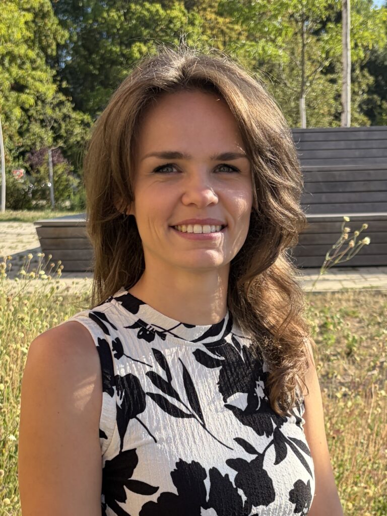 Lina Fischer - Bio _ Deutsch